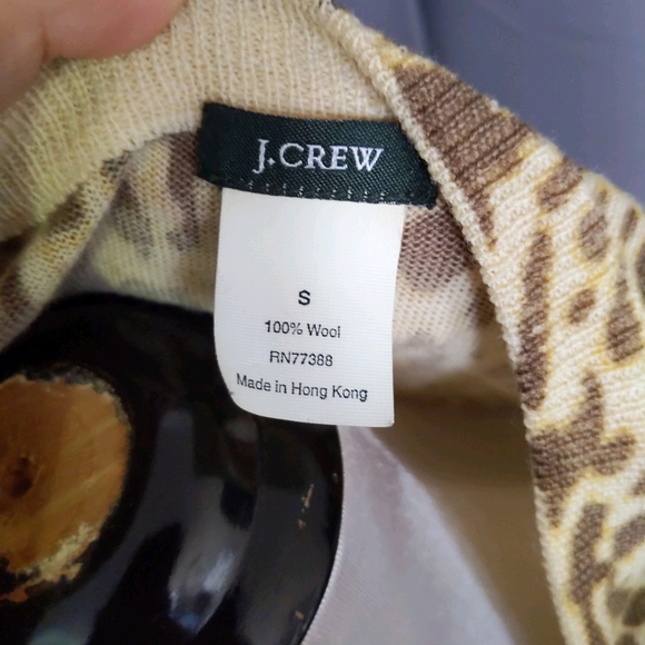 👕J. Crew Leopard Print button-up Sweater - Picture 5 of 5